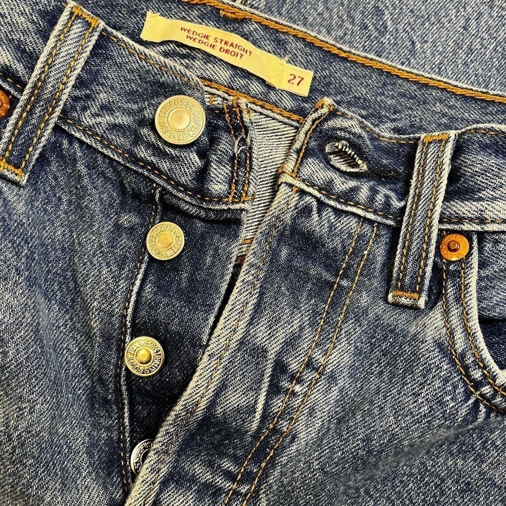 Levi's Wedgie Cropped Fray Hem Distressed High Waist Button Fly Blue Jeans 27 - Picture 9 of 9